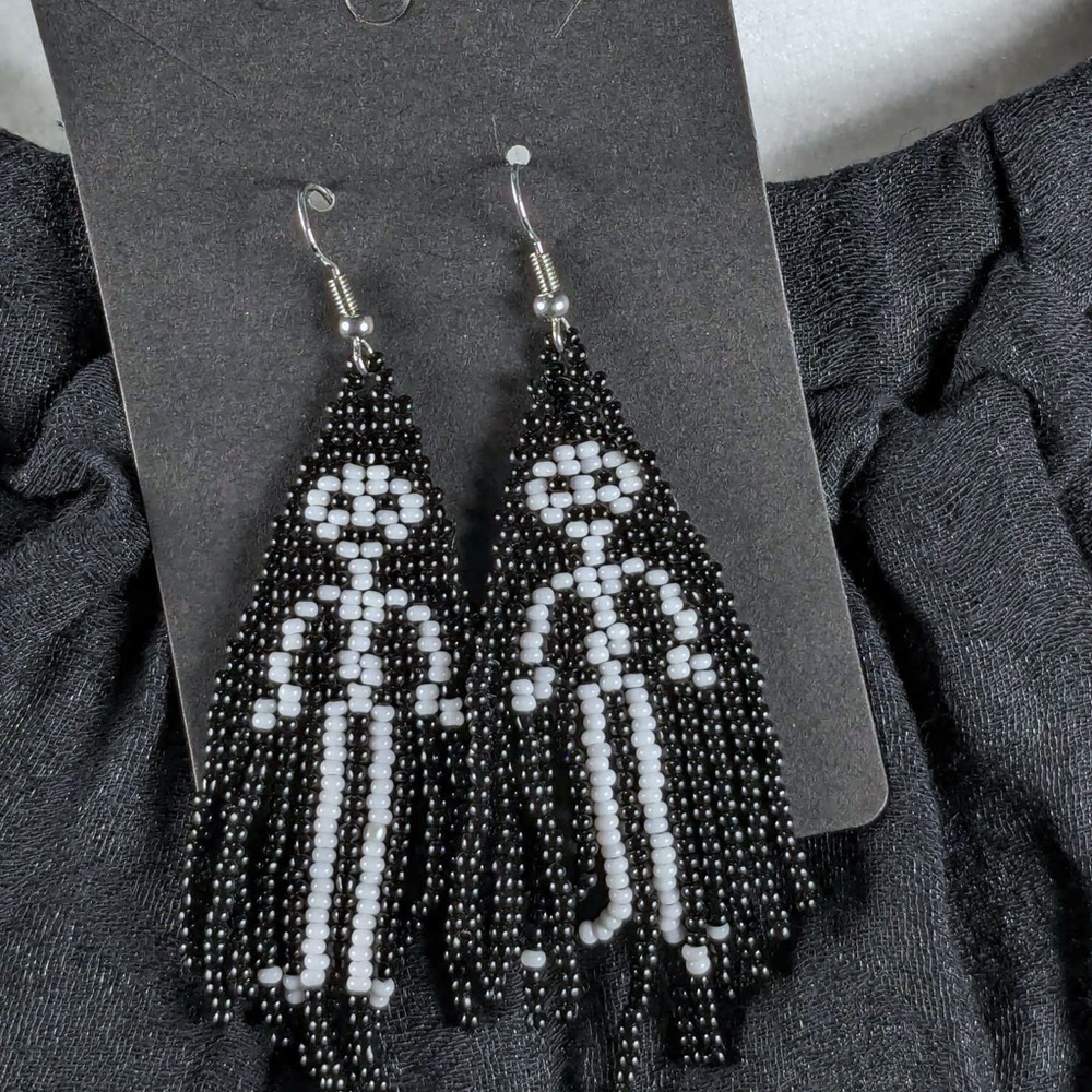 NWT  Seed Beaded Halloween Earrings  - skeleton